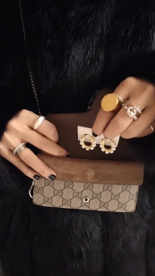 Ad video, Jewellery